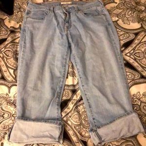 Levi’s 515 cropped rolled him jeans .